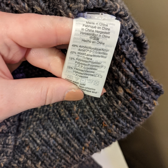 Pleat-Shoulder Pullover Sweater, gray NWT - Picture 5 of 7